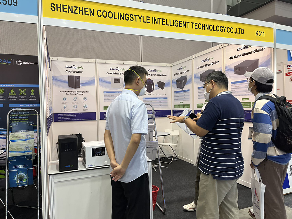 酷凌時代同事現場做產品介紹